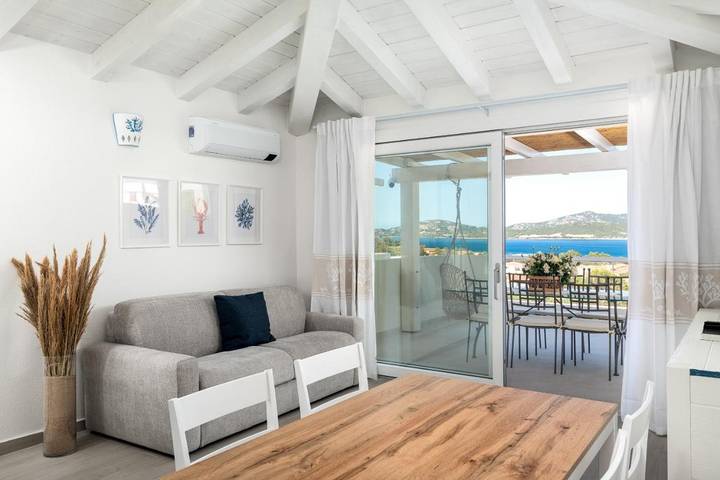 Gîte pour 4 personnes, avec vue ainsi que terrasse et piscine à Cannigione