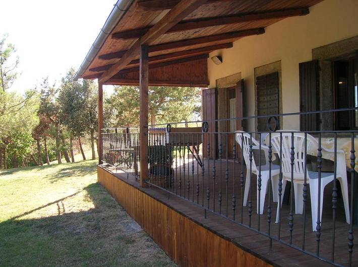 Agriturismo per 10 persone, con panorama e giardino nonché piscina, adatto a famiglie con bambini in Piancastagnaio