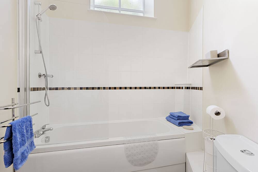 Old Mill Court is a charming, dog-friendly two-bedroom cottage in Brixham in Brixham, Torbay
