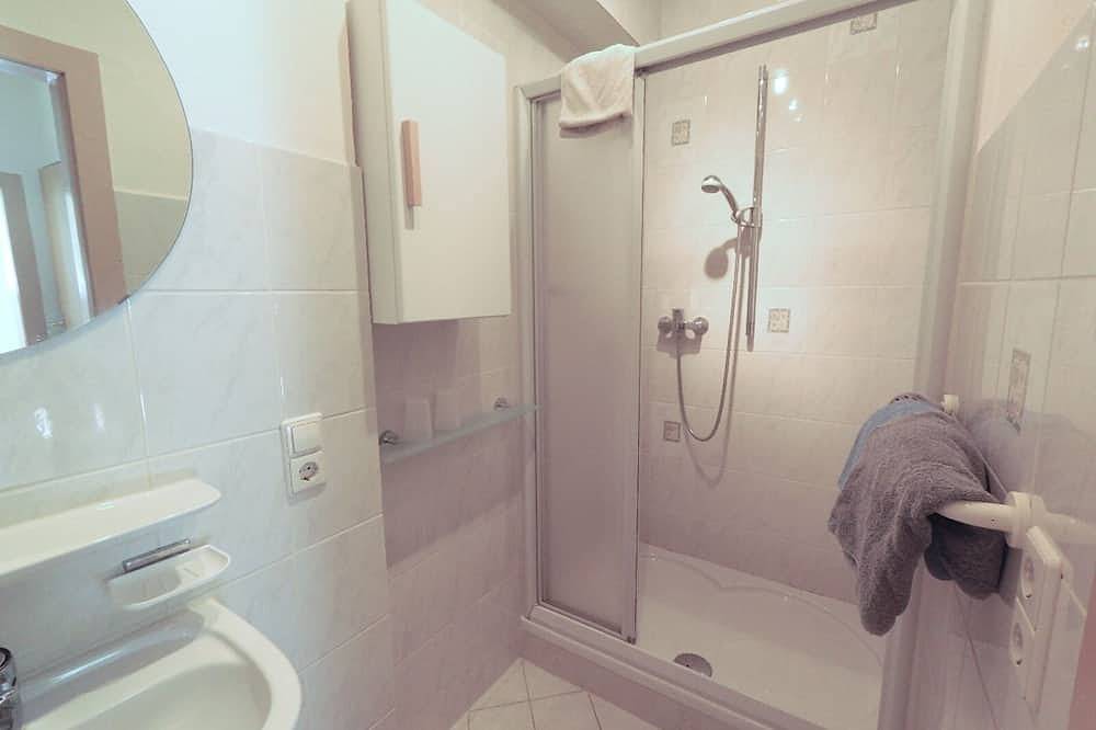 Ganze Wohnung, Großzügige Ferienwohnung (50 qm) für zwei Personen mit eigener Küche und kostenfreiem Wlan in Rothenburg ob der Tauber, Taubertal