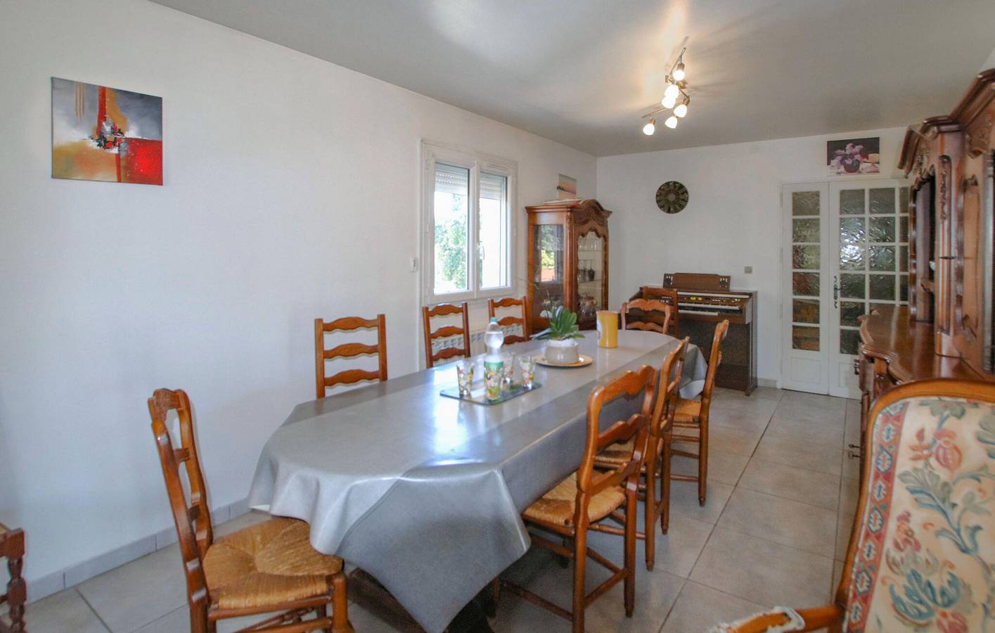 Acogedor apartamento con piscina y jardín, cerca del centro de Bédarrides in Bédarrides, Vaucluse