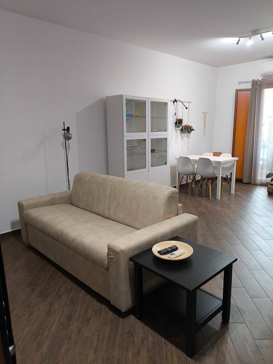 Entire apartment, Apartment 'Pirtusu Del Porto 2, Palermo' with Balcony, Wi-Fi and Air Conditioning in Palermo, Palermo Province