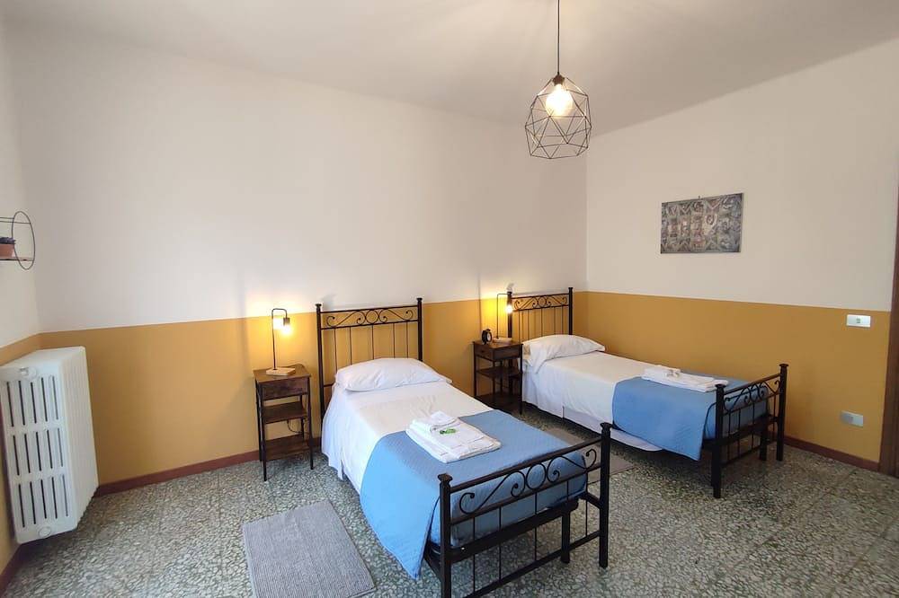Ganze Wohnung, Michelangelo - spacious apartment with view in La Morra in La Morra, Langhe