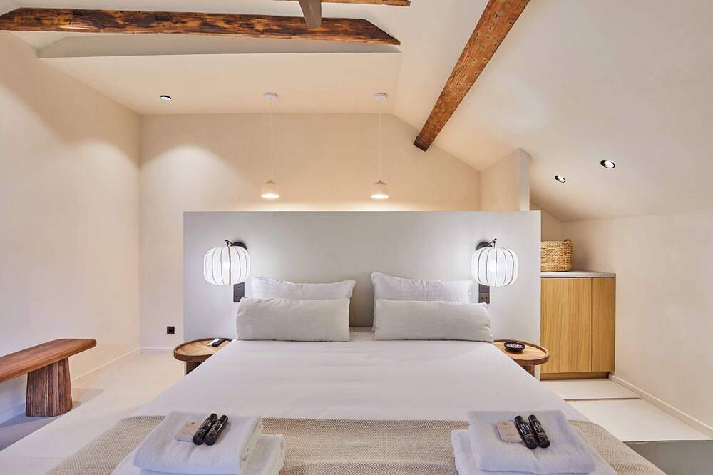 Architect house Porte Maillot  la Defense Arena in Puteaux, Hauts-de-Seine