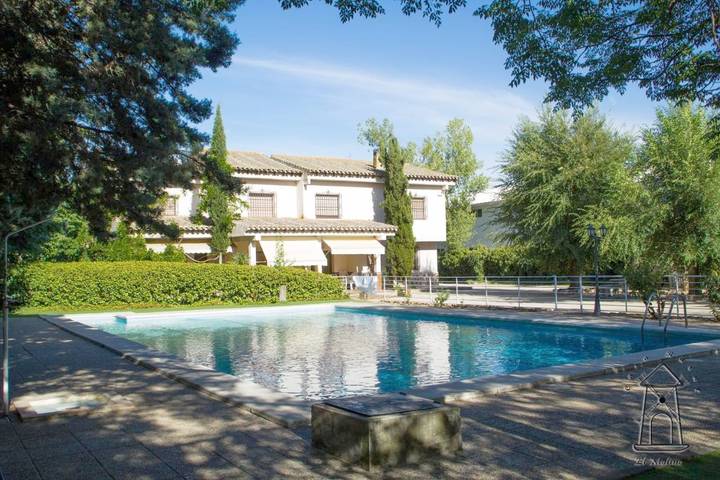 Casa rural para 18 personas, con Balcón y Terraza además de Jardín y Piscina en Nambroca