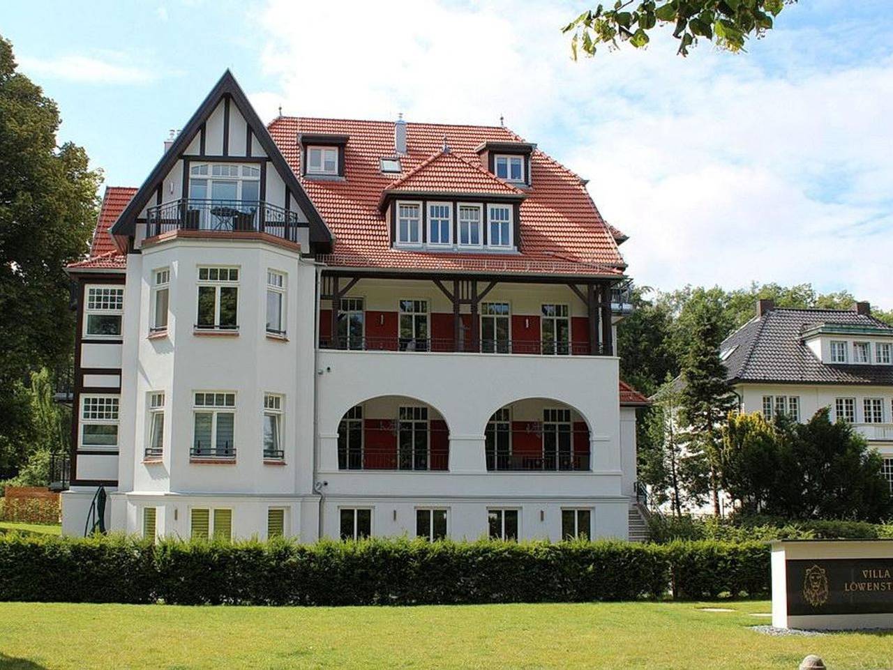 Ganze Ferienwohnung, Villa Löwenstein - Exklusives, hochwertiges Ferienapartment mit zwei Balkonen - nur 60 m zum Strand in Kühlungsborn Weststrand, Kühlungsborn