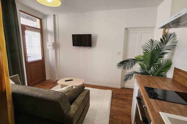 Ganze Wohnung, One-bedroom apartment ✦ private spa · Autun · check-in 24 hours a day in Autun, Autun und Umgebung
