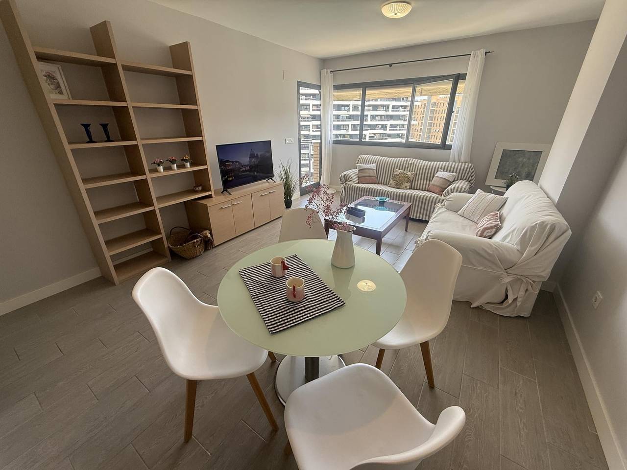 Stylish Apartment with Pool & Parking near San Juan Beach Pau 5, foto 6