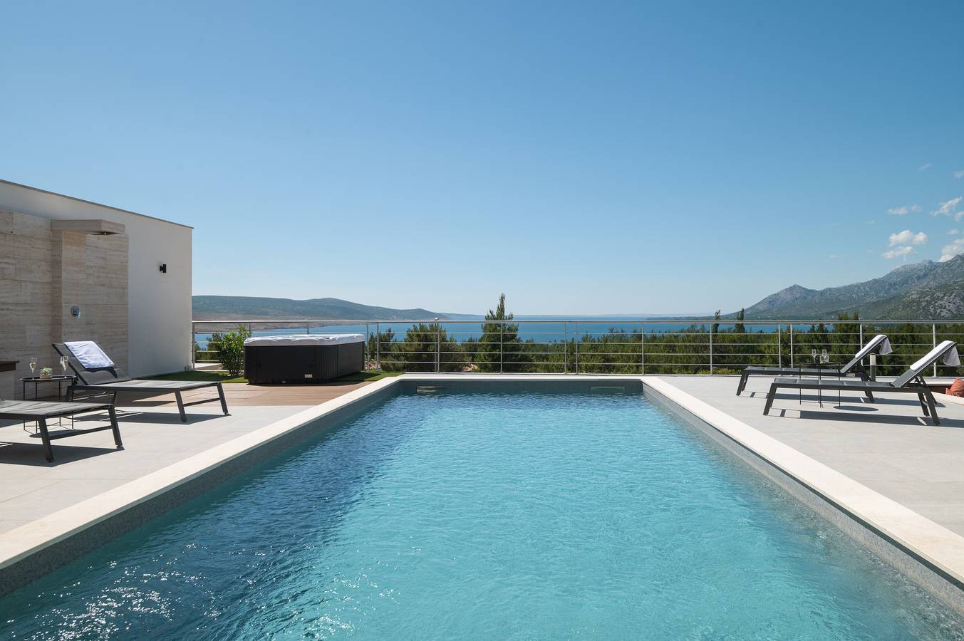 Lux Villa Serene mit beheiztem Pool in Jasenice, Zadar