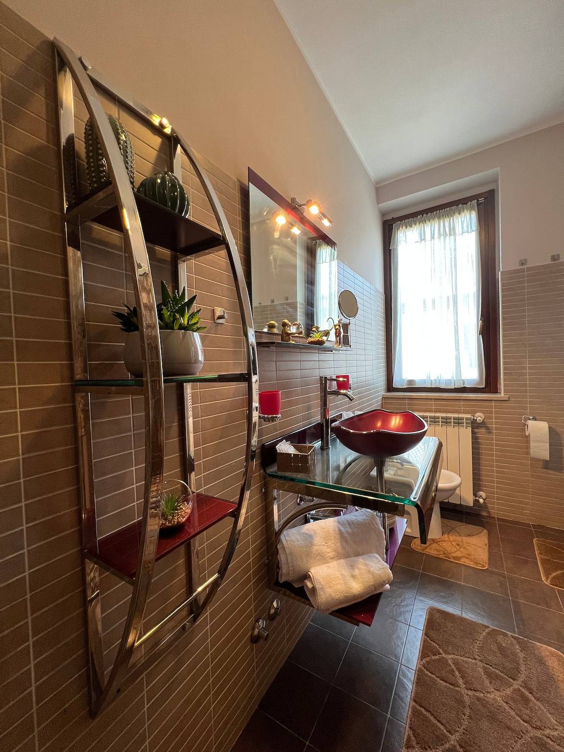 Appartamento intero, Appartamento 'Regina House Vigevano' con Balcone, Wi-Fi e Aria Condizionata in Vigevano, Provincia di Pavia