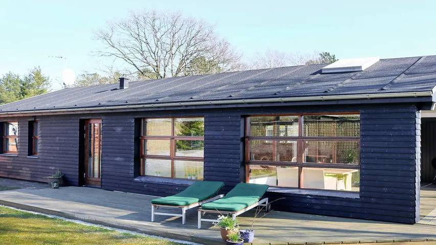 Ferieudlejning for 7 personer, med terrasse i Øster Hurup