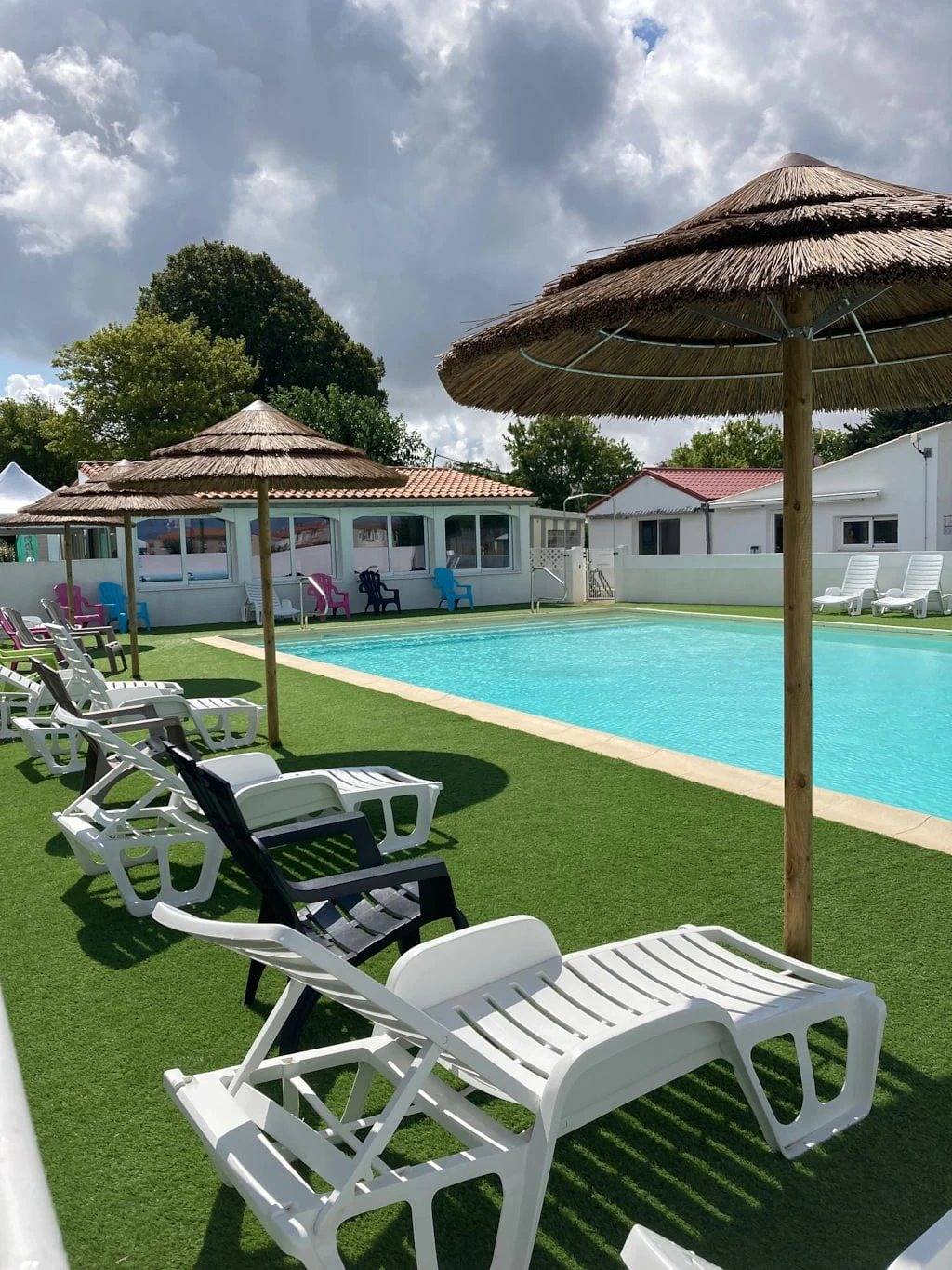 Zecamping 3* 1km plage piscine chauffée pataugeoire tente Tv 20m2 in Saint-Georges-de-Didonne, Côte de Beauté