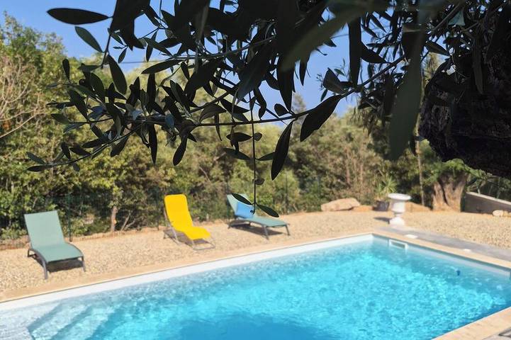 Villa pour 4 personnes, avec Terrasse ainsi que Jardin et Piscine à Bastia