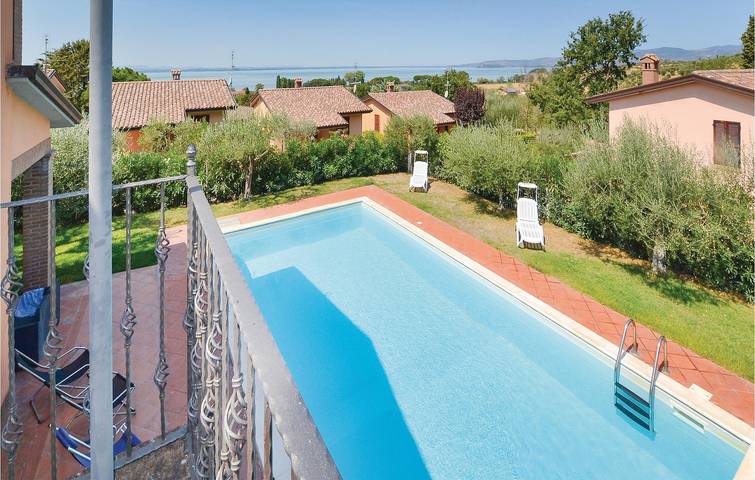 Magione Getaway: 100 Sqm, Pool, Garden & Parking! in Magione, Lake Trasimeno