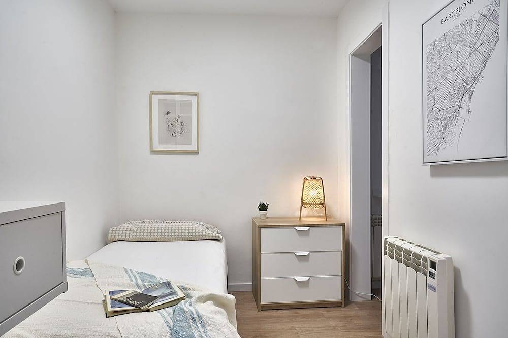 Entire apartment, Bebarceloner Pelayo Apartments - 2 bedrooms, 2 bathrooms in Barcelona Centre, Barcelona