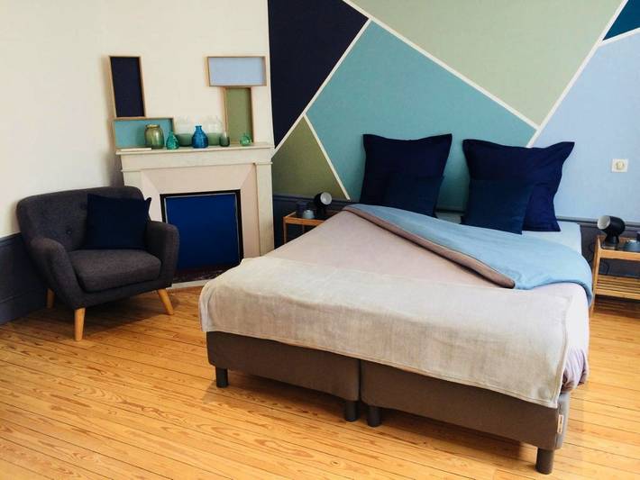 Chambre d’hôte pour 5 personnes, avec Jacuzzi et Terrasse ainsi que Jardin et Sauna