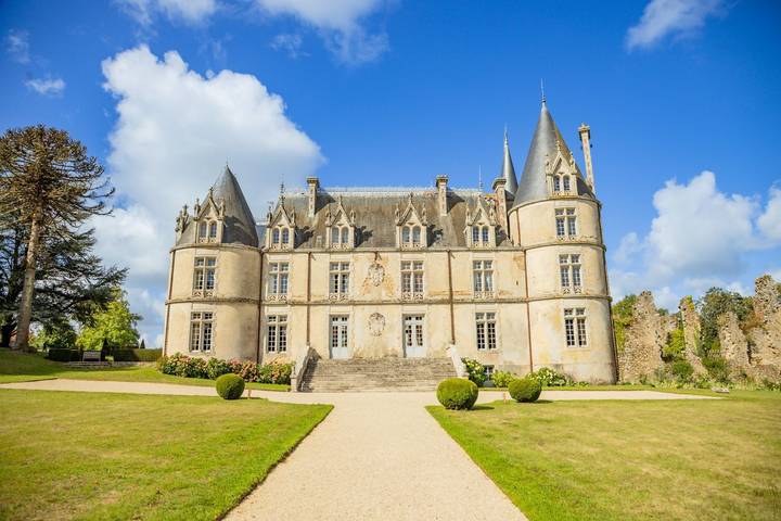 Château pour 10 personnes, avec terrasse ainsi que piscine et jardin dans les Pays de la Loire - 2