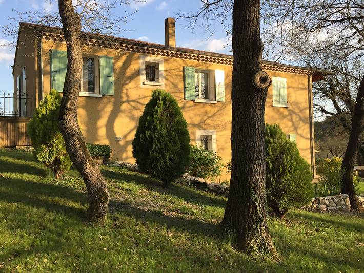 Gîte pour 4 personnes, avec balcon et jardin à Autichamp