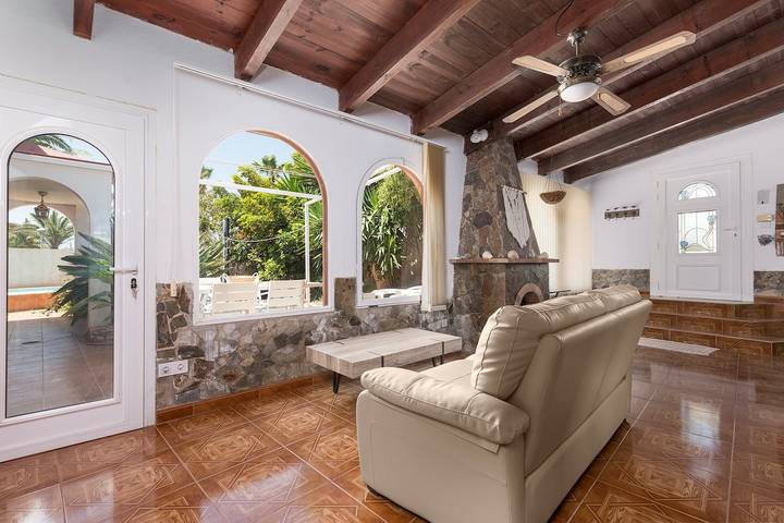 Chalet para 6 personas, con terraza además de jardín y piscina en Fuerteventura - 2