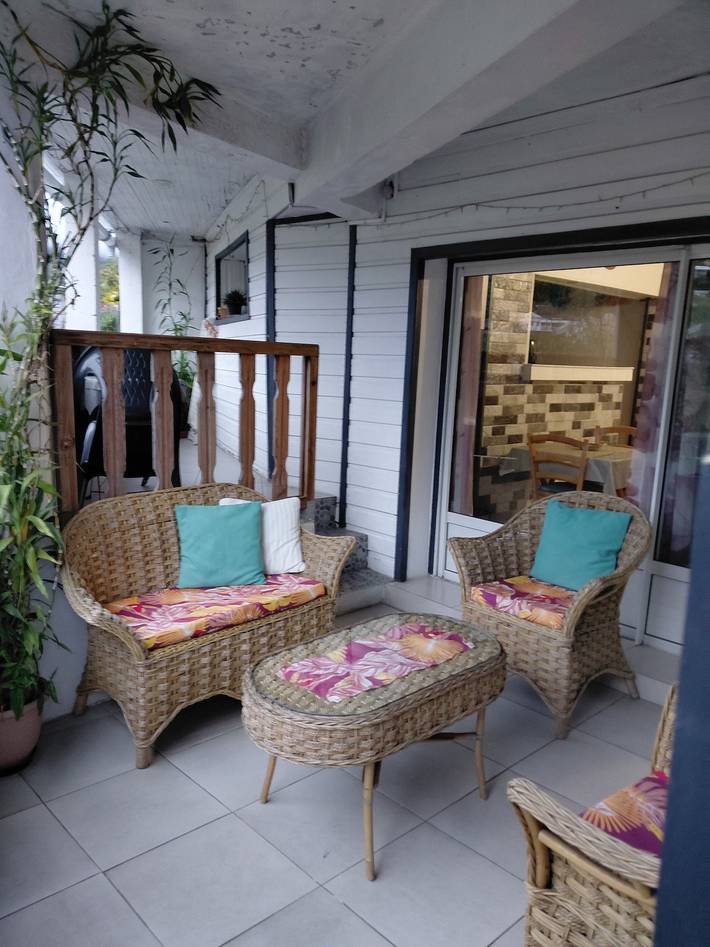 Studio entier, Appartement « Les Saules » avec vue sur le lac, balcon et Wi-Fi in Cilaos, Île de la Réunion