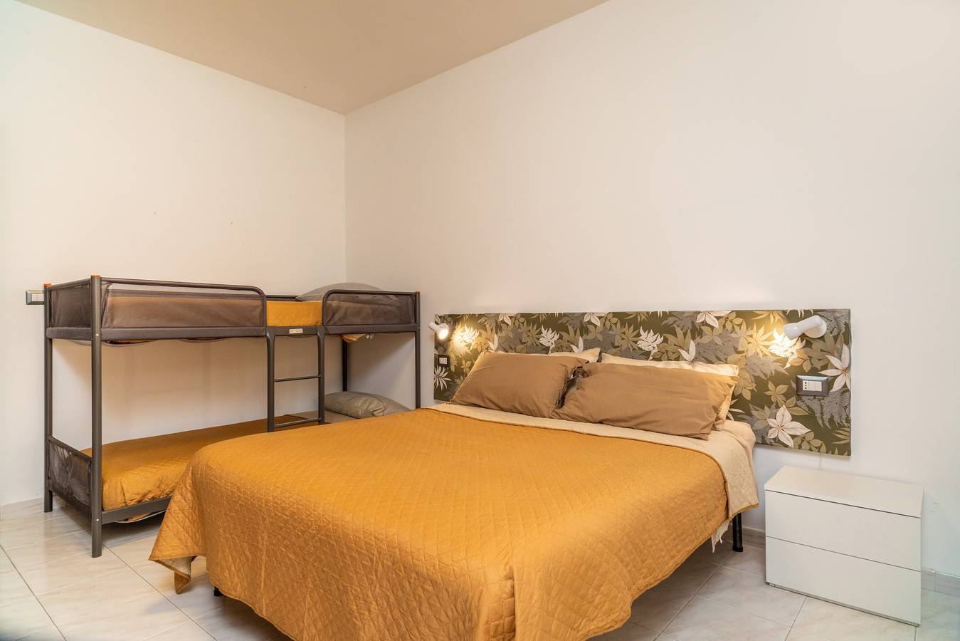 Appartamento intero, Appartamento 'Nigido Holiday House Simona' con vista mare, Wi-Fi e aria condizionata in Catania, Catania e dintorni