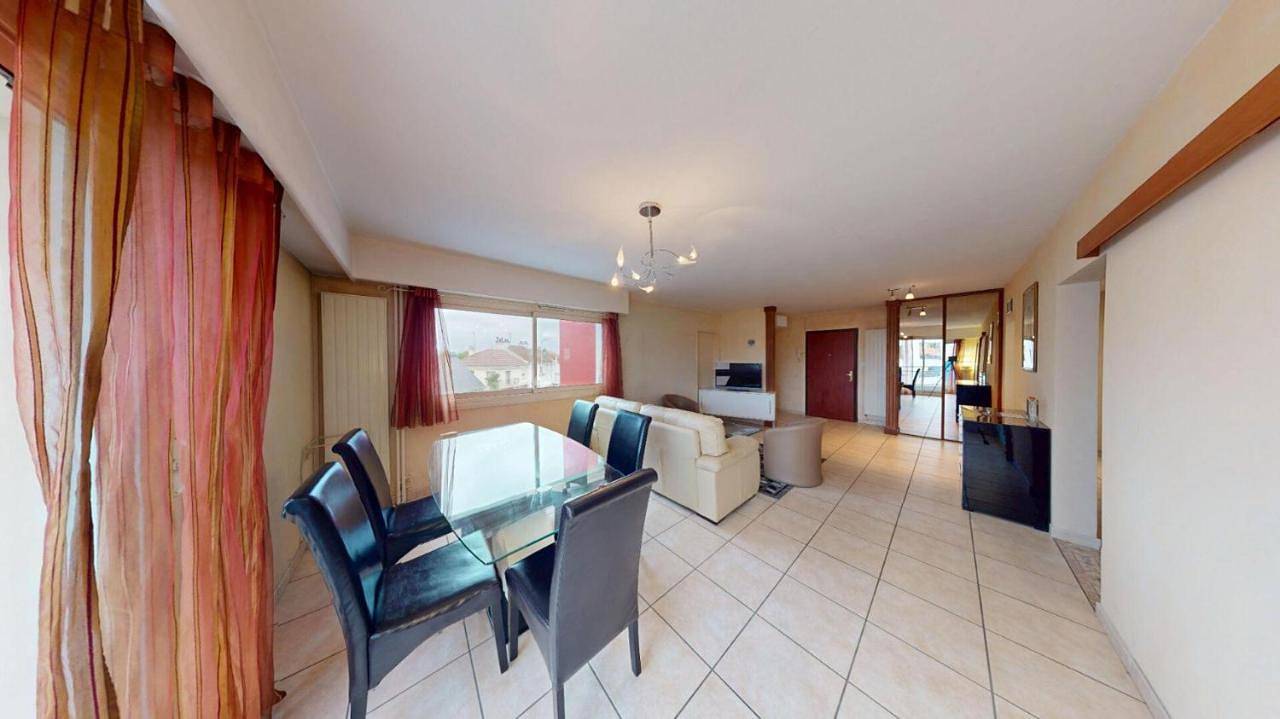 Appartement entier, Three-Bedroom Apartment in Saint-Herblain, Région de Nantes