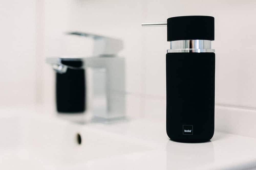 Entire apartment, Urban Elegance | Balcony | Bright Design Oasis in Düsseldorf-Friedrichstadt, Düsseldorf