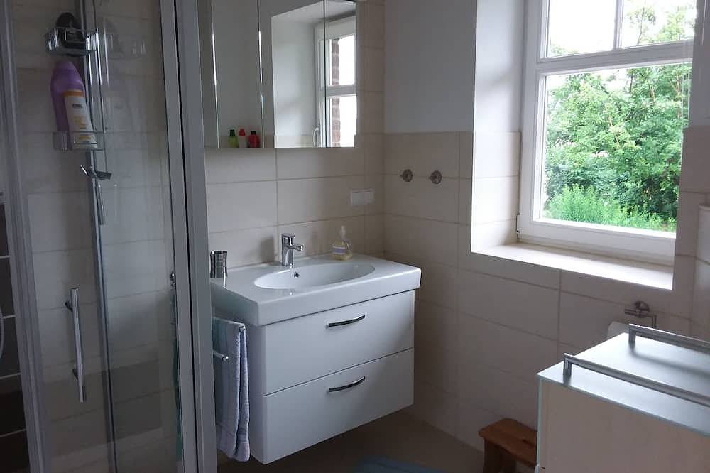 Ganze Wohnung, Ruhige Fewo im Grünen mit Balkon, Terrasse und großem Garten in Sehlen, Bergen auf Rügen und Umgebung