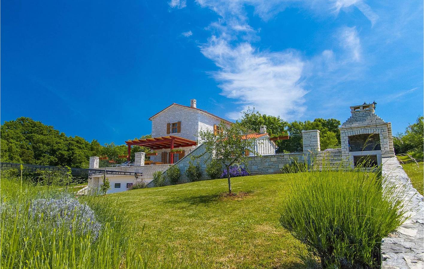 Modernes Apartment mit 2 Schlafzimmern und Pool, 200 m vom Stadtzentrum und 1,5 km von der Küste entfernt in Barban, Südküste Istrien