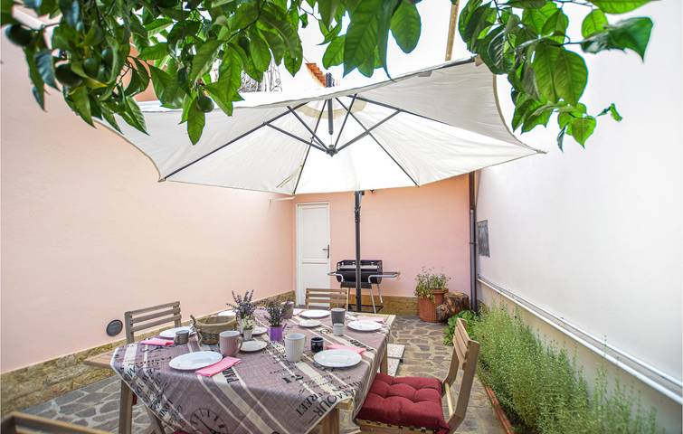 Gemütliches Apartment mit AC & Parkplatz in der Nähe von Massarosa in Massarosa, Italienische Riviera