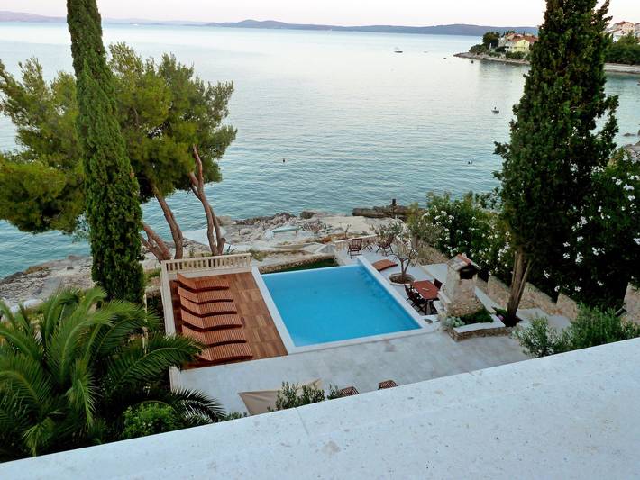 Villa pour 17 personnes, avec piscine et jardin à Okrug Gornji - 3