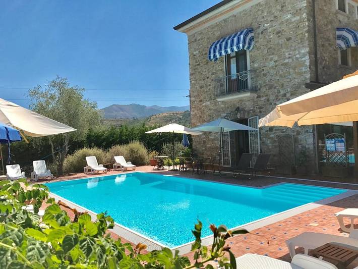 B&b per 2 persone, con Idromassaggio e Terrazza nonché Giardino e Piscina a Castellabate