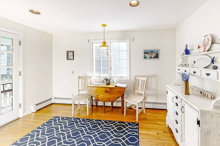 Vacation house for 4 people, with yard and terrace in Maine