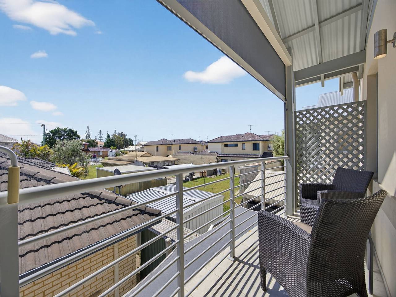 Entire apartment, 3-Bedroom Escape with Outdoor Living Area in Mandurah, Western Australia