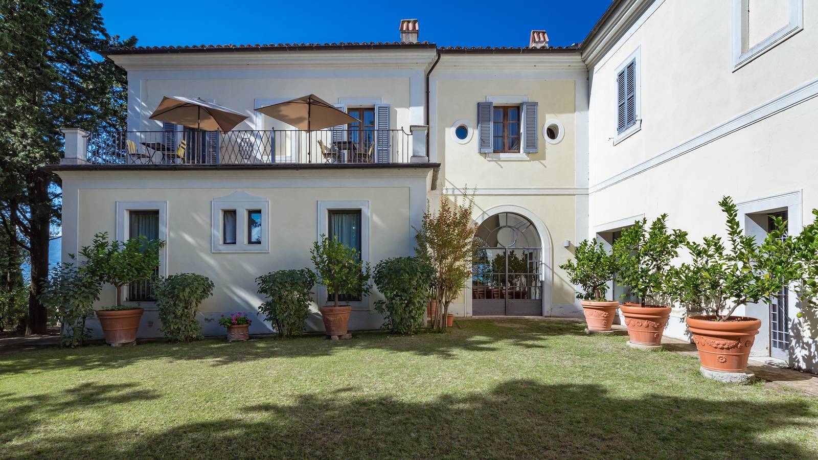 Villa für 13 Personen mit Terrasse in Camerino, Macerata Provinz