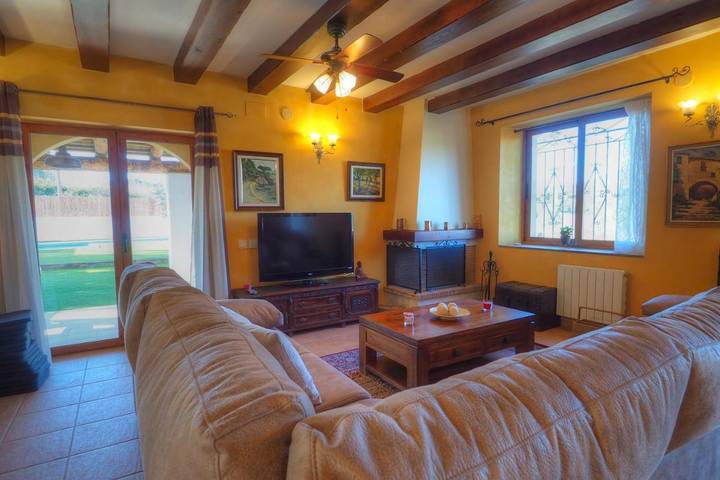 Casa rural para 14 personas, con Jacuzzi y Terraza además de Jardín y Piscina en San Pedro de Ribas - 4