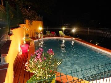 Gîte pour 6 personnes, avec terrasse et vue ainsi que jardin et piscine à Grazac