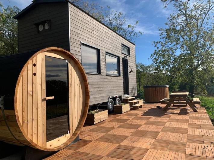 Chalet pour 3 personnes, avec terrasse et sauna ainsi que jardin et jacuzzi