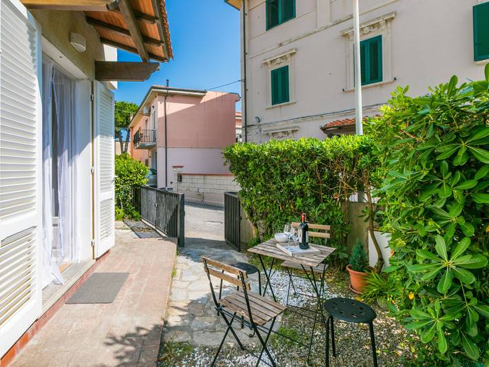 Ferienwohnung für 4 Personen, mit Terrasse und Garten in Cecina