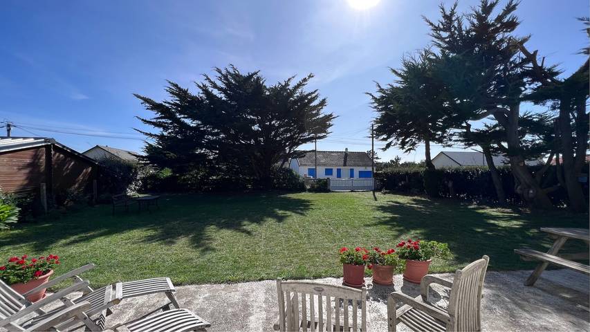 Maison de vacances 'Le Magnolia' avec terrasse privée, jardin commun et Wi-Fi in Surtainville, Côte de la Déroute