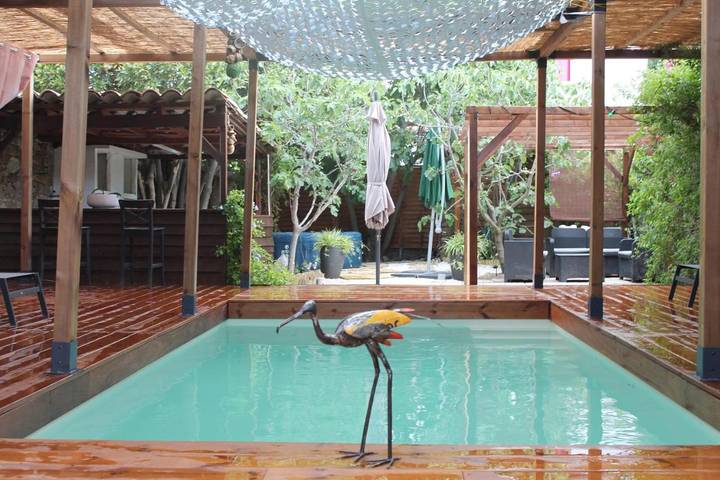 Chambre d’hôte pour 9 personnes, avec jardin et jacuzzi ainsi que piscine et sauna