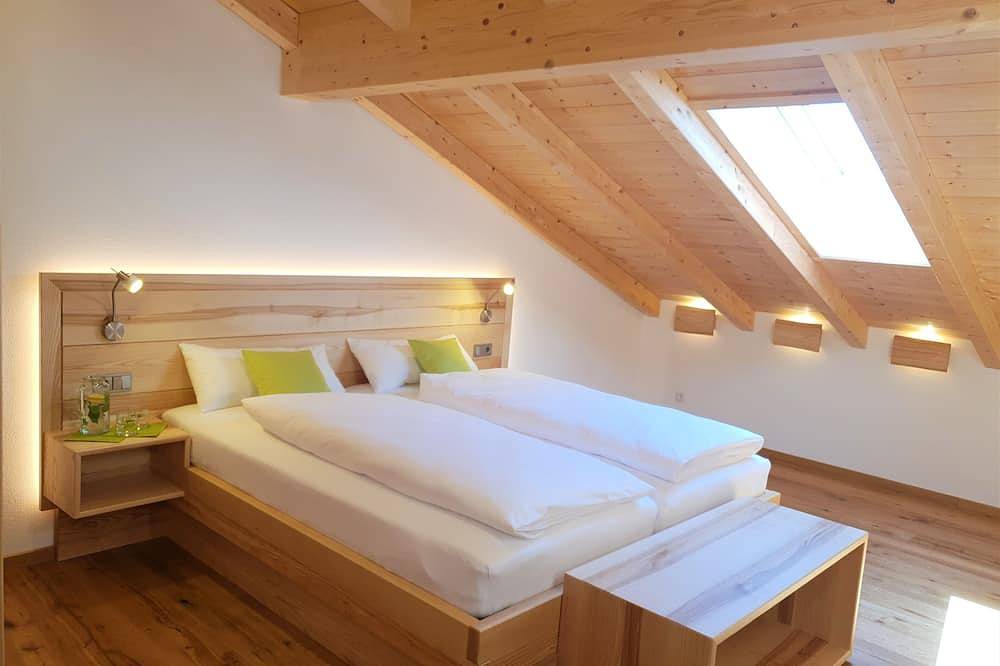 Ganze Wohnung, Ferienwohnung Buchberg, 103 qm Dachgeschoss, 2 separate Schlafzimmer in Söchtenau, Landkreis Rosenheim