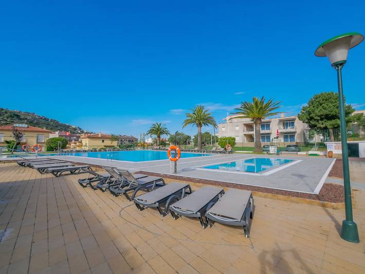 Gîte pour 6 personnes, avec piscine et terrasse, adapté aux familles à Roses