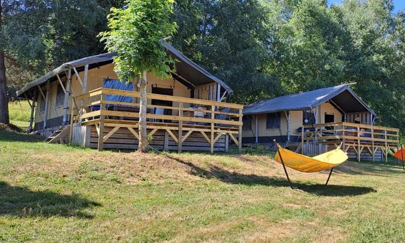 Location de vacances pour 6 personnes, avec jardin et terrasse ainsi que piscine et vue à Camurac
