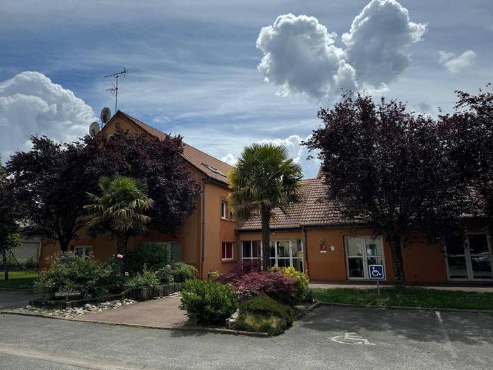 Hôtel pour 3 personnes, avec terrasse et jardin à Saran