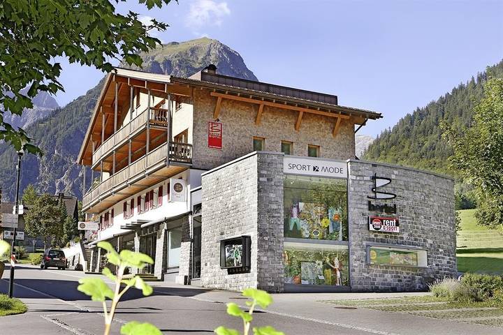 Vacation apartment for 4 people, with Terrace and Hot tub as well as Sauna in Brand