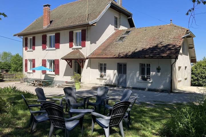 Location de vacances pour 15 personnes, avec jardin à Menétrux-en-Joux