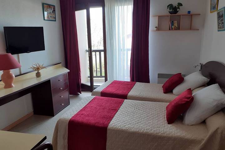 Ferienwohnung für 2 Personen, mit Balkon und Pool in Dax