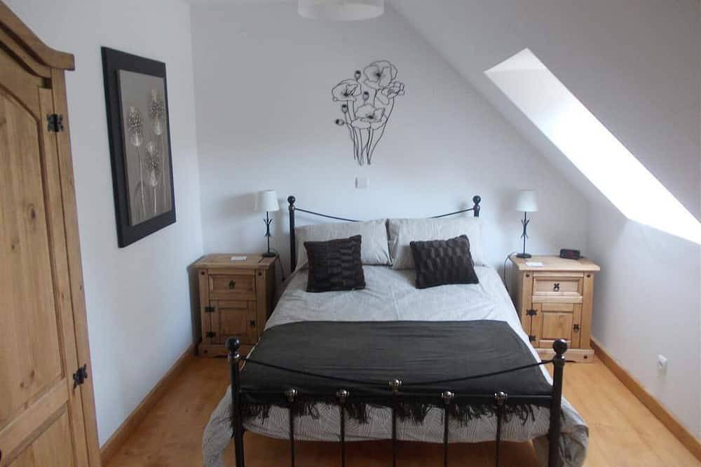 Fr21938, Cherry Tree Cottage Sleeps 6 (3 Bedrooms) in Canihuel, Région de Guingamp