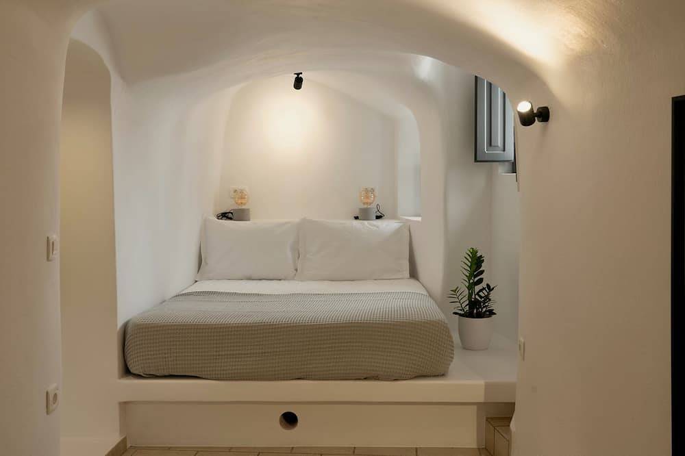The Lithos Villa | The Perfect retreat to enjoy the immense beauty of Santorini in Firostefani, Thera